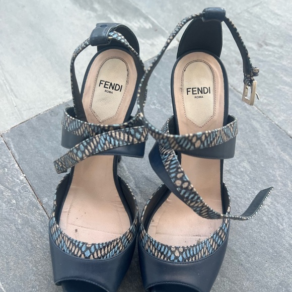Fendi Blue Leather and Snakeskin Peep Toe Platform Sandals Size 37.5 / US 7.5 - Picture 2 of 6